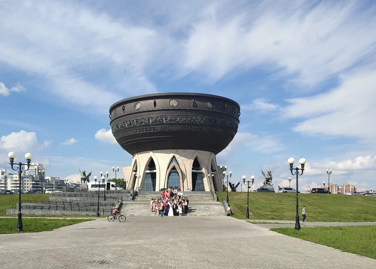 Novo-Savinovsky District. Photographic enhancement based on the documented real location. Reda Kerbush, CC BY-SA 4.0, Wikimedia Commons
